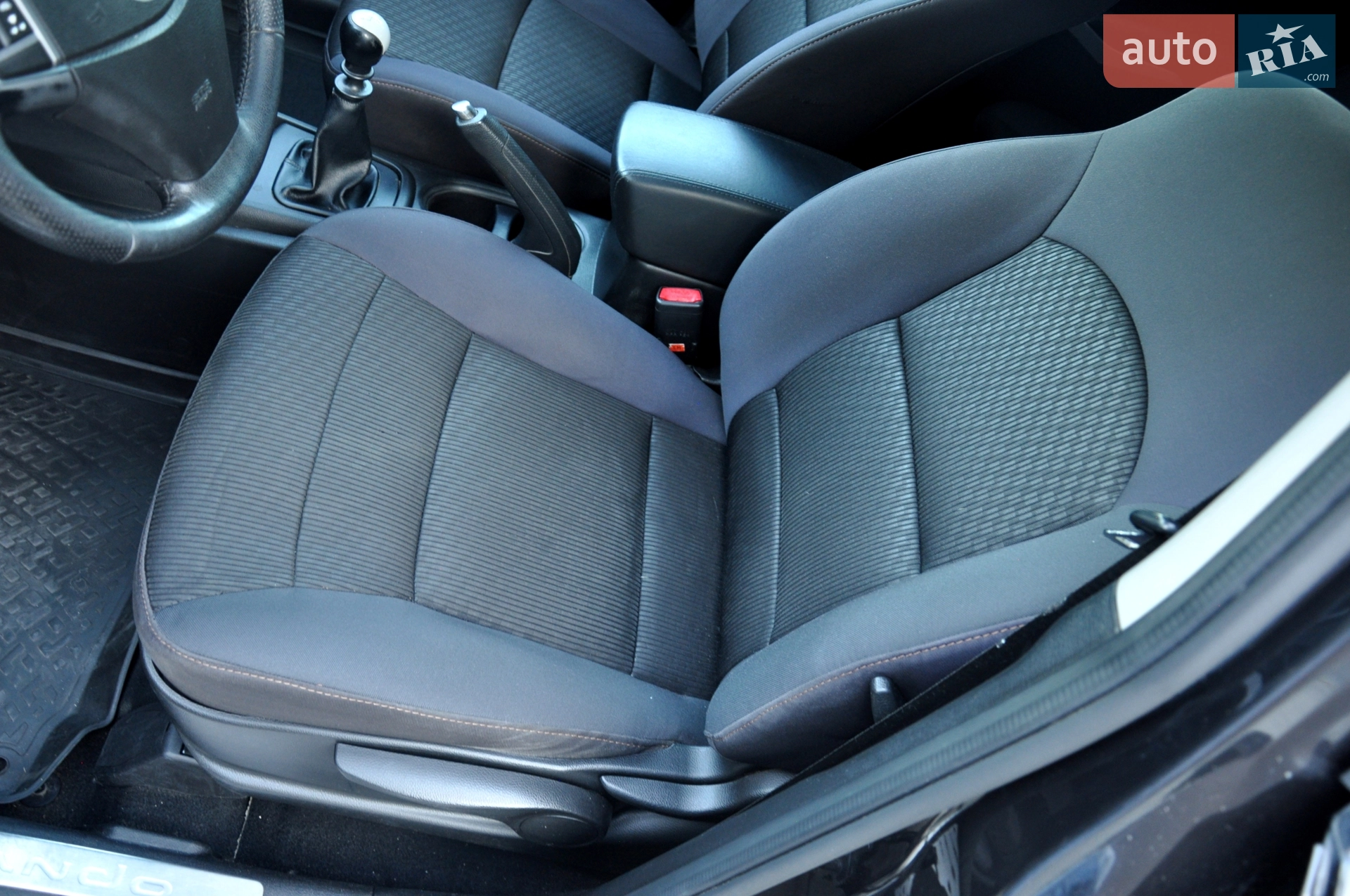 2014 SsangYong Korando - мініатюра 30