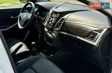 Внедорожник / Кроссовер SsangYong Korando 2013 в 