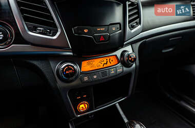 Позашляховик / Кросовер SsangYong Korando 2014 в 