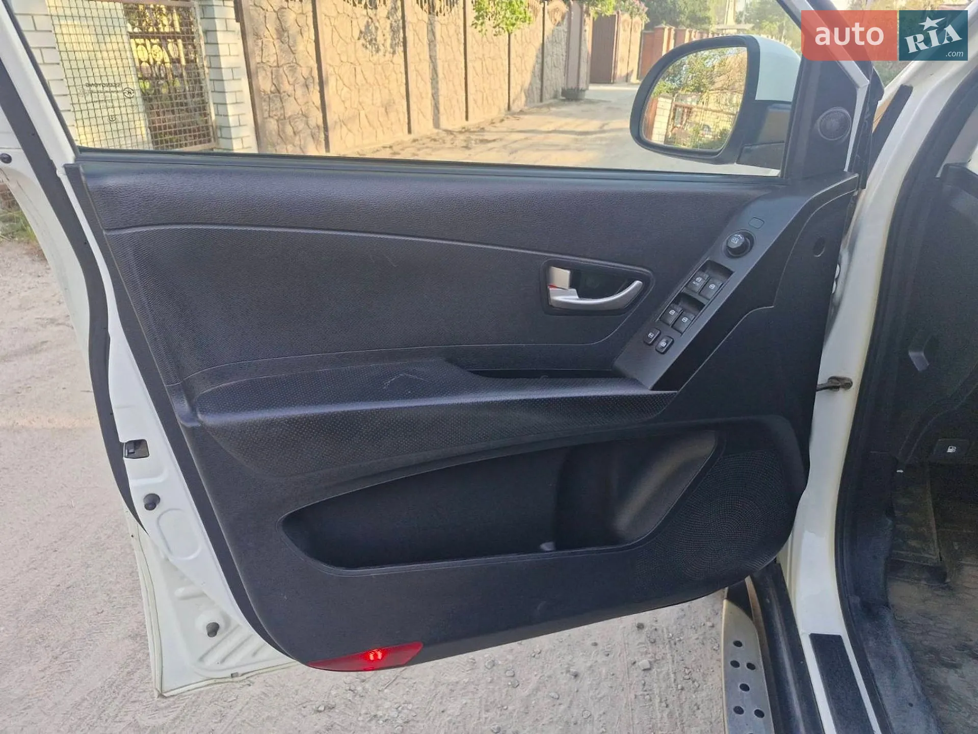 2012 SsangYong Korando - мініатюра 14