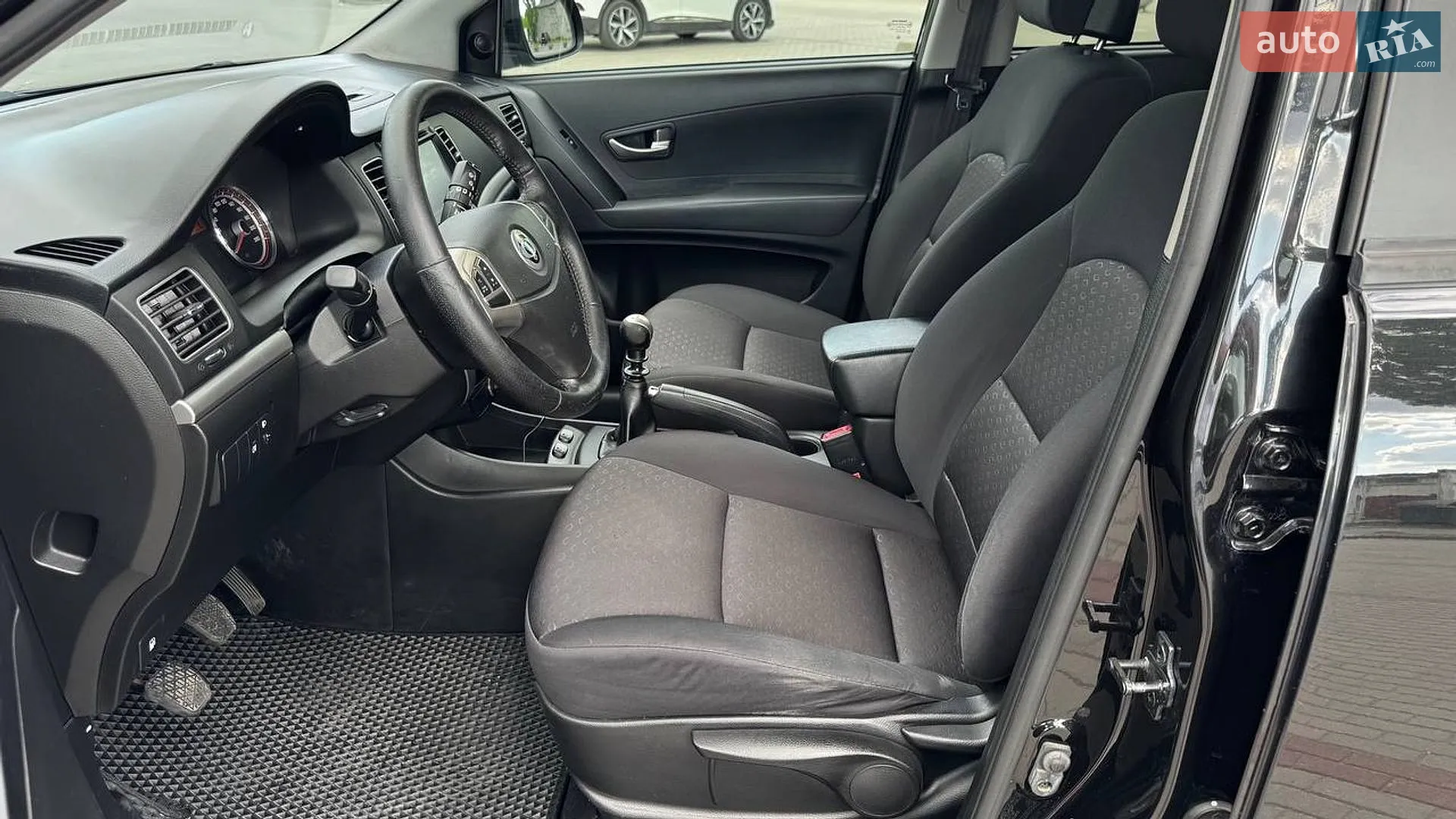 2011 SsangYong Korando - мініатюра 17