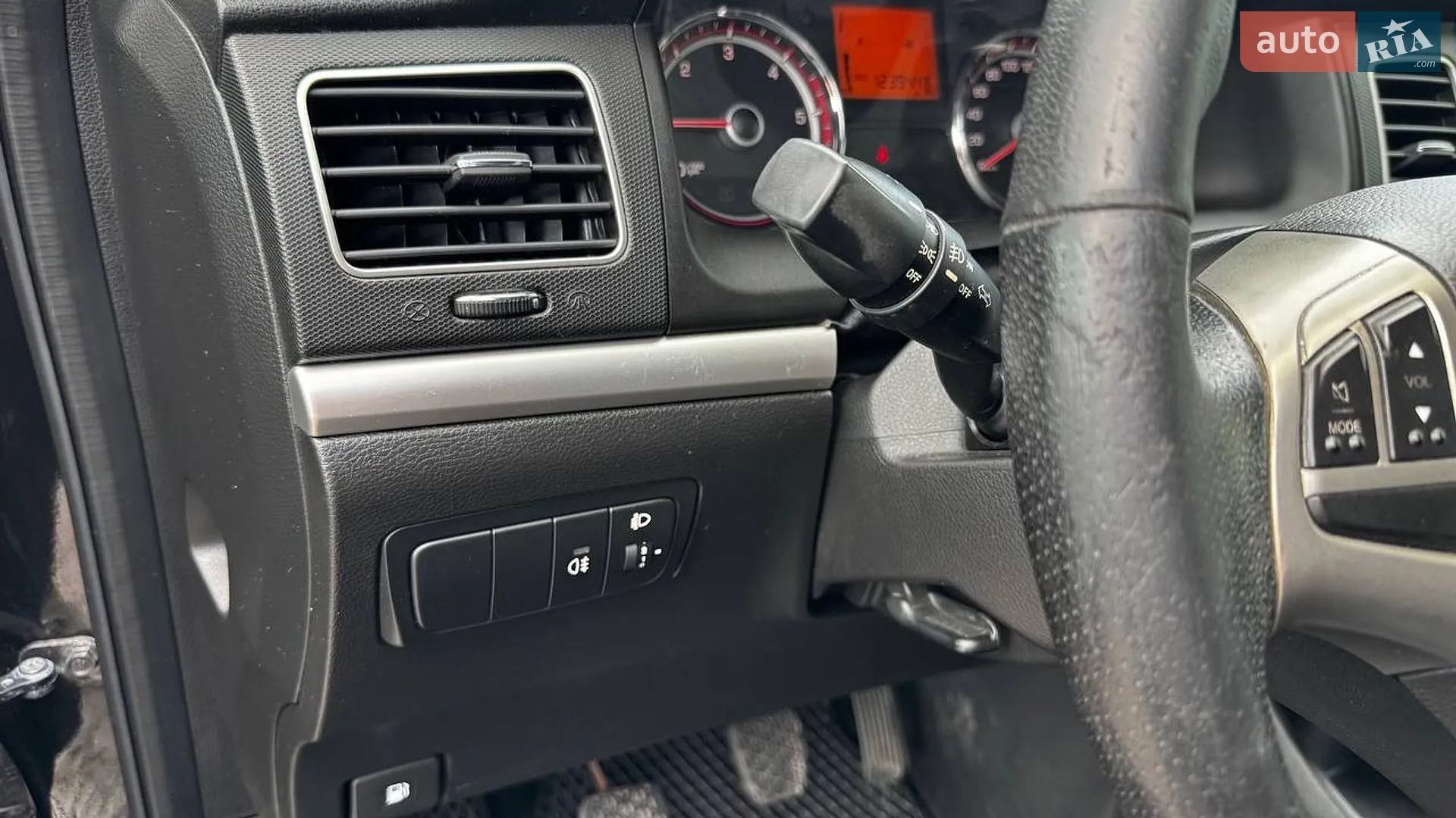 2011 SsangYong Korando - мініатюра 20