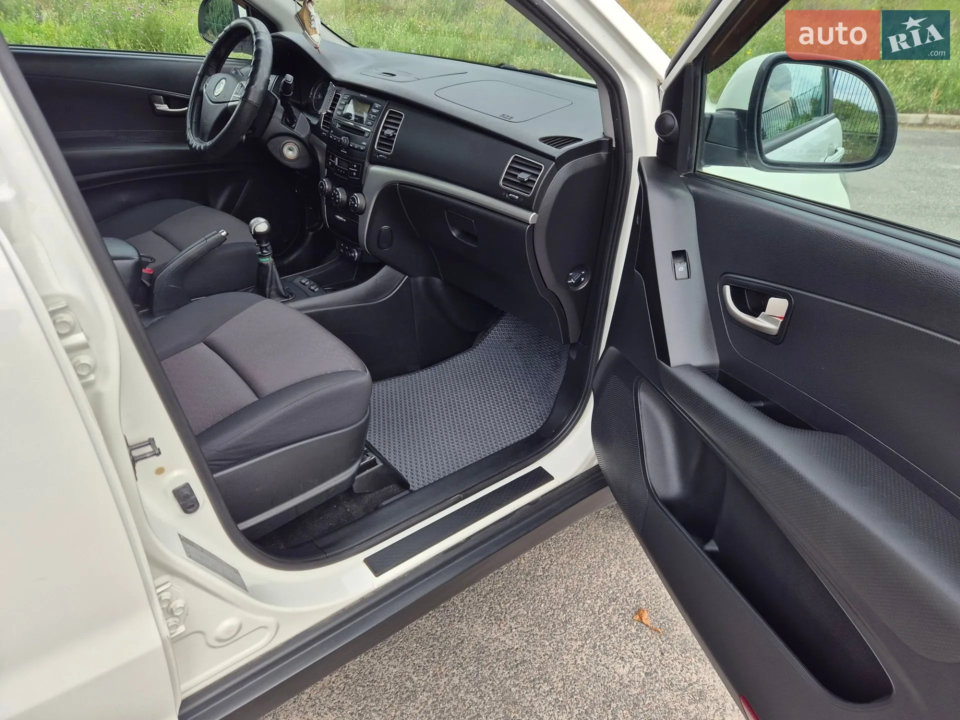 2012 SsangYong Korando - мініатюра 24