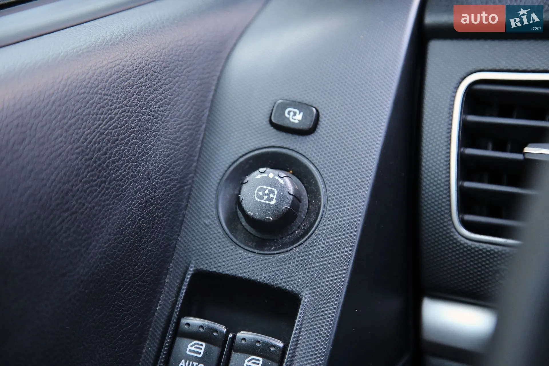 2011 SsangYong Korando - мініатюра 22