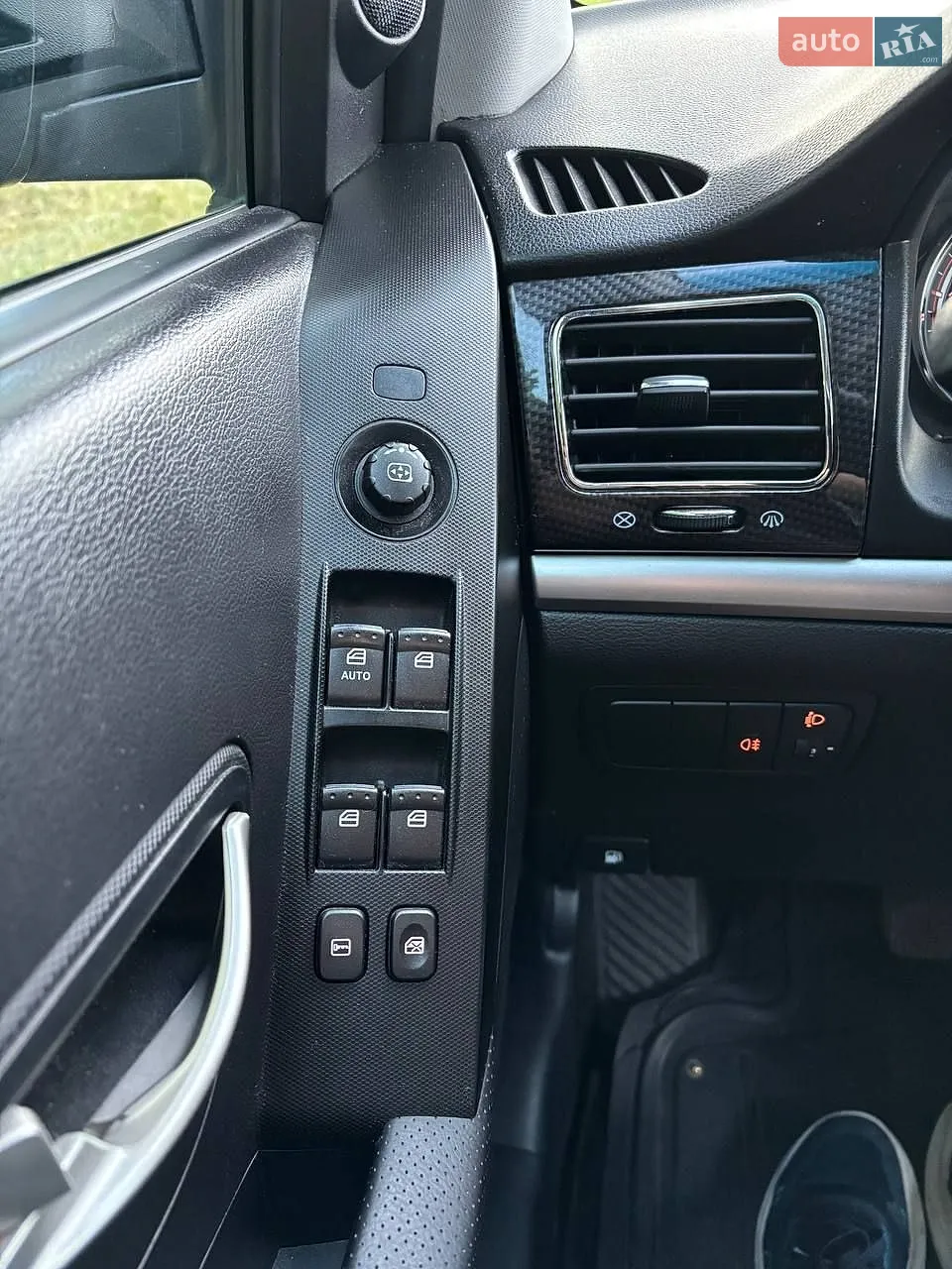 2012 SsangYong Korando - мініатюра 8