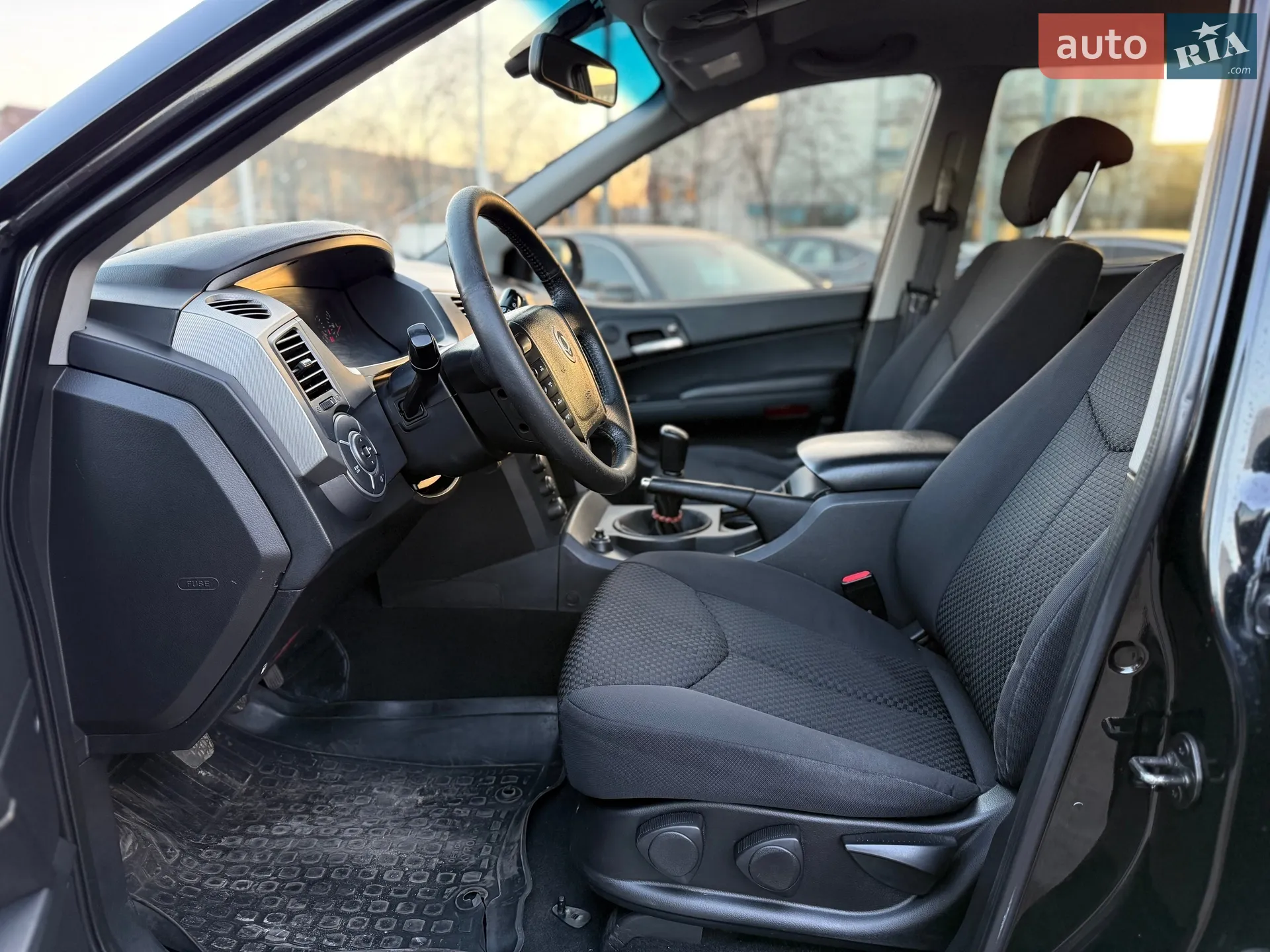 2012 SsangYong Kyron - мініатюра 15