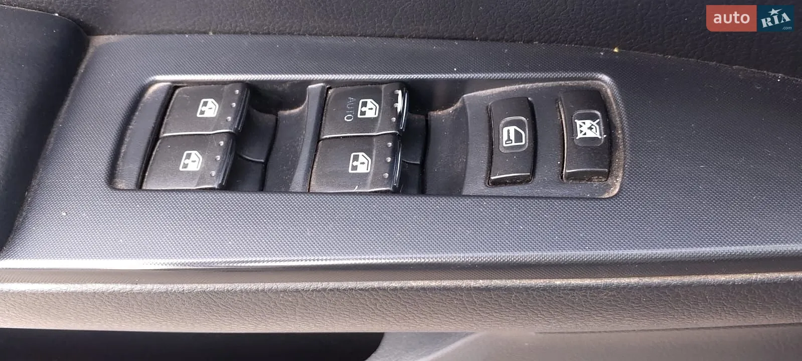 2010 SsangYong Kyron - мініатюра 7