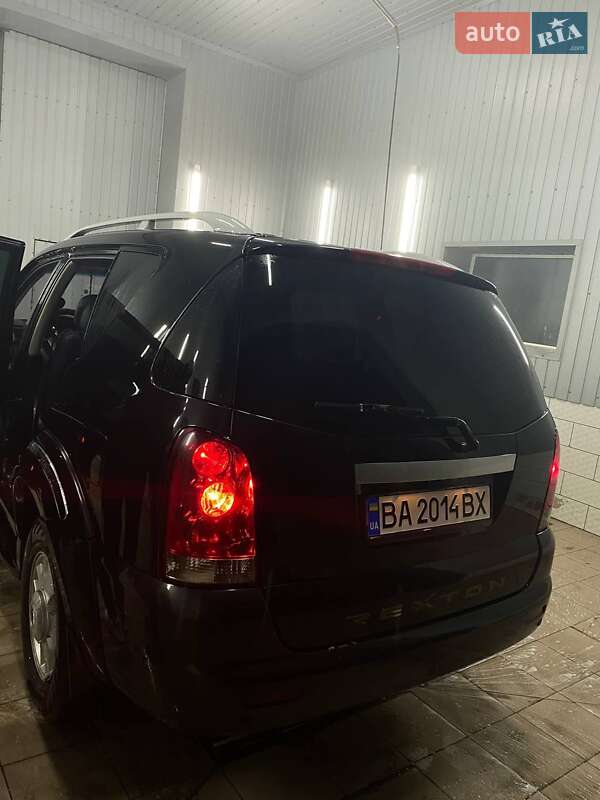Внедорожник / Кроссовер SsangYong Rexton 2004 в Новоархангельске