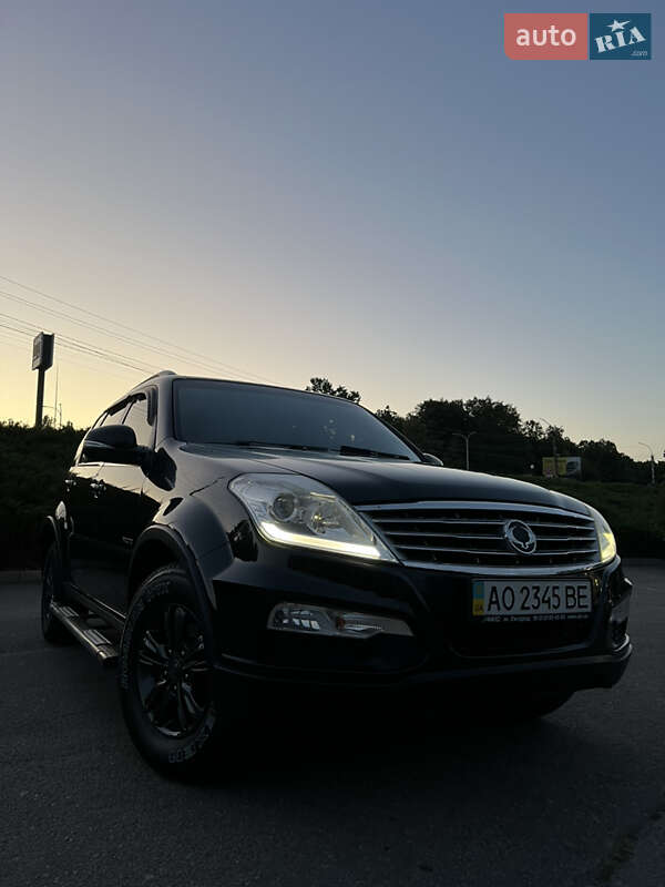 Позашляховик / Кросовер SsangYong Rexton 2013 в 