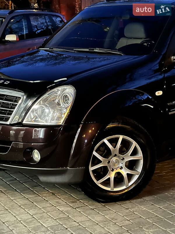 Позашляховик / Кросовер SsangYong Rexton 2008 в 