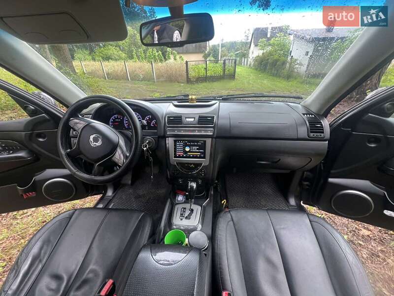 Позашляховик / Кросовер SsangYong Rexton 2015 в Новояворівську