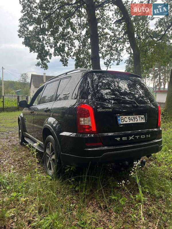 Позашляховик / Кросовер SsangYong Rexton 2015 в Новояворівську