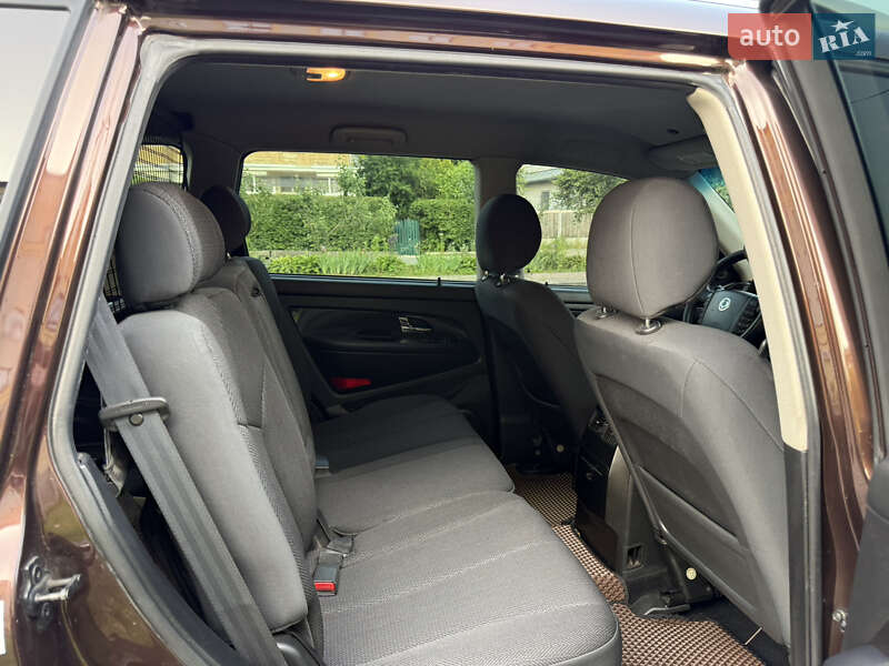 Позашляховик / Кросовер SsangYong Rexton 2013 в Львові