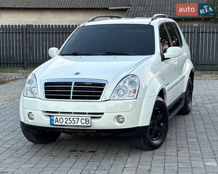 Позашляховик / Кросовер SsangYong Rexton 2008 в 