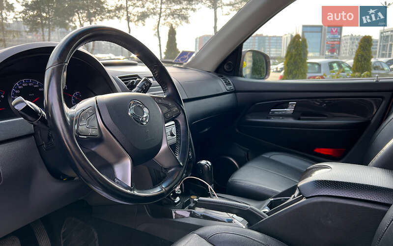 Внедорожник / Кроссовер SsangYong Rexton 2015 в Львове