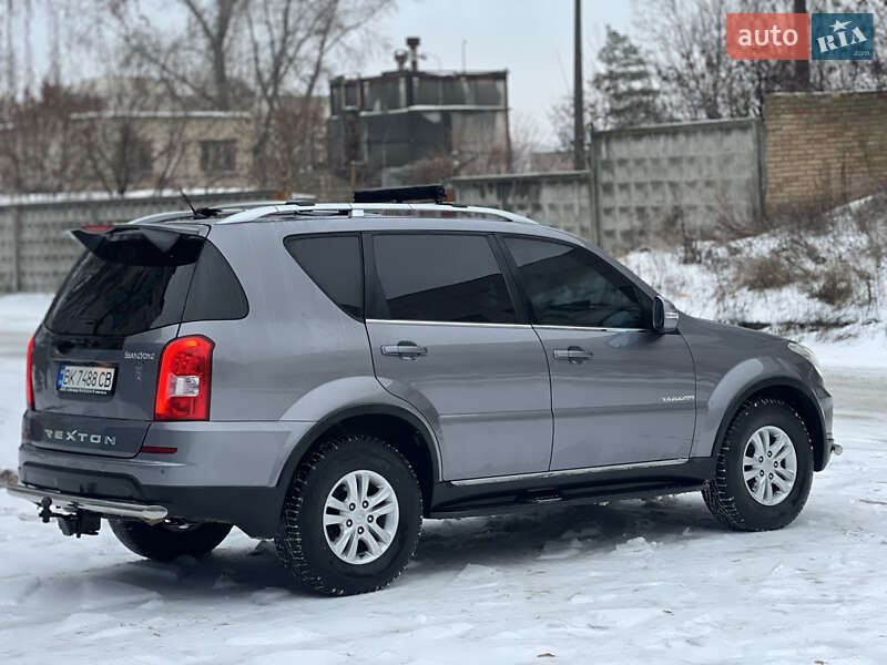 Внедорожник / Кроссовер SsangYong Rexton 2014 в Киеве