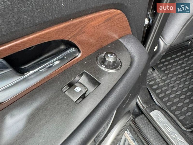 Внедорожник / Кроссовер SsangYong Rexton 2012 в Южном