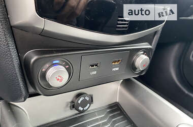 Внедорожник / Кроссовер SsangYong Tivoli 2015 в 