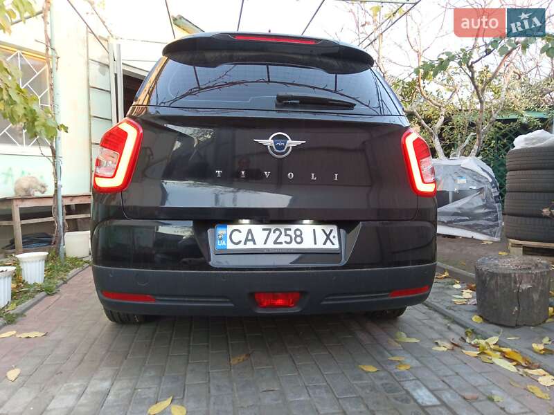 Внедорожник / Кроссовер SsangYong Tivoli 2016 в Черкассах