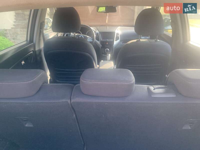 Внедорожник / Кроссовер SsangYong Tivoli 2015 в Ужгороде