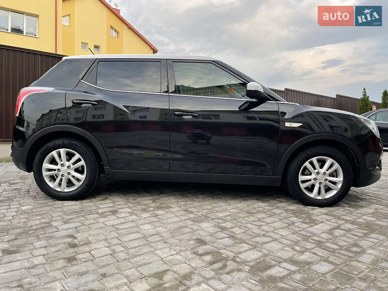 Позашляховик / Кросовер SsangYong Tivoli 2015 в Львові