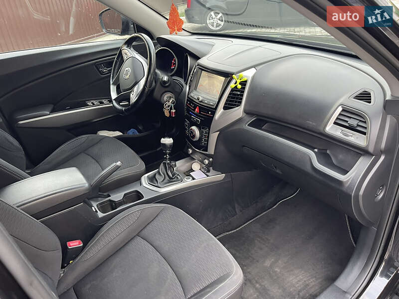 Позашляховик / Кросовер SsangYong Tivoli 2015 в Львові