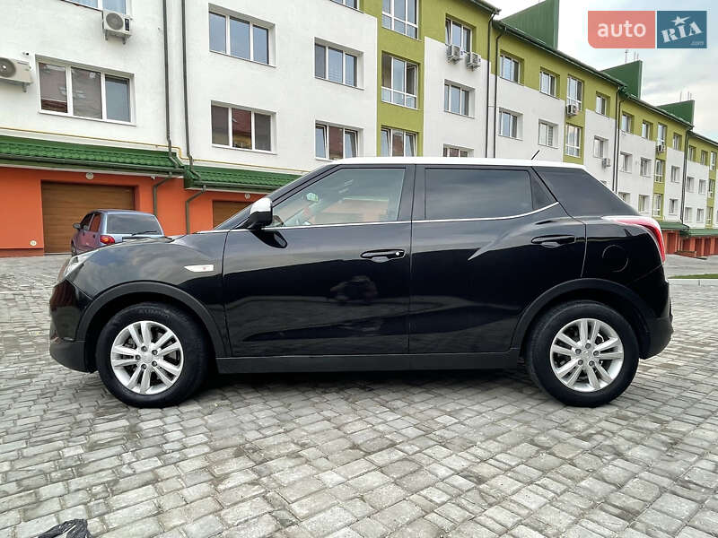 Позашляховик / Кросовер SsangYong Tivoli 2015 в Львові