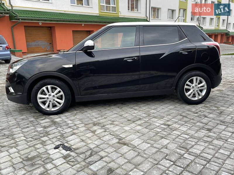 Позашляховик / Кросовер SsangYong Tivoli 2015 в Львові
