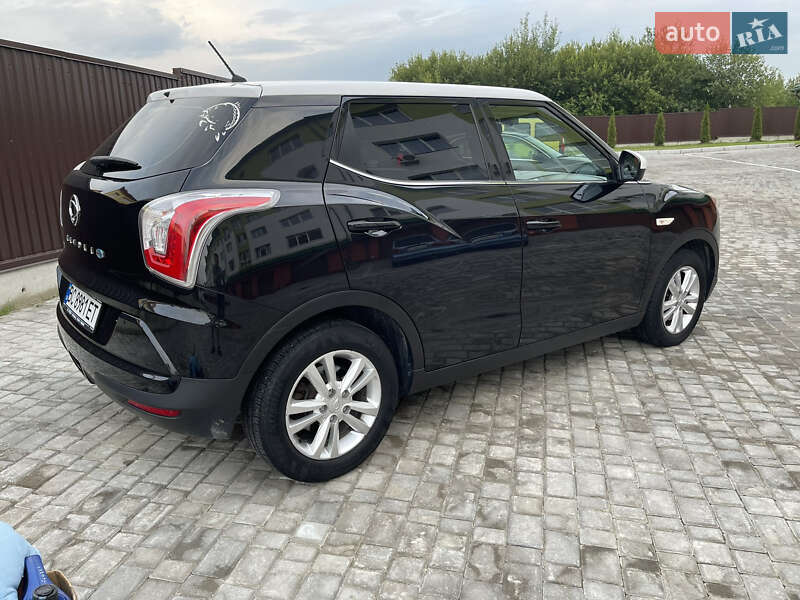 Позашляховик / Кросовер SsangYong Tivoli 2015 в Львові