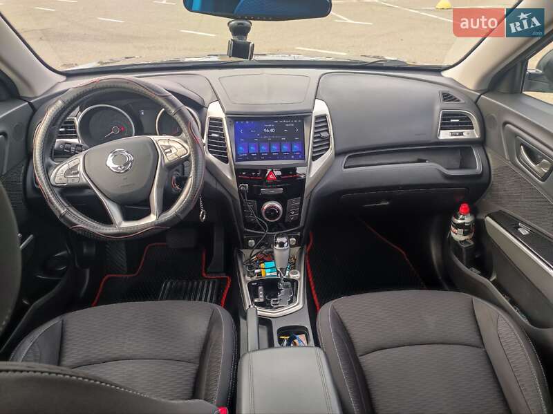 Позашляховик / Кросовер SsangYong Tivoli 2016 в Києві