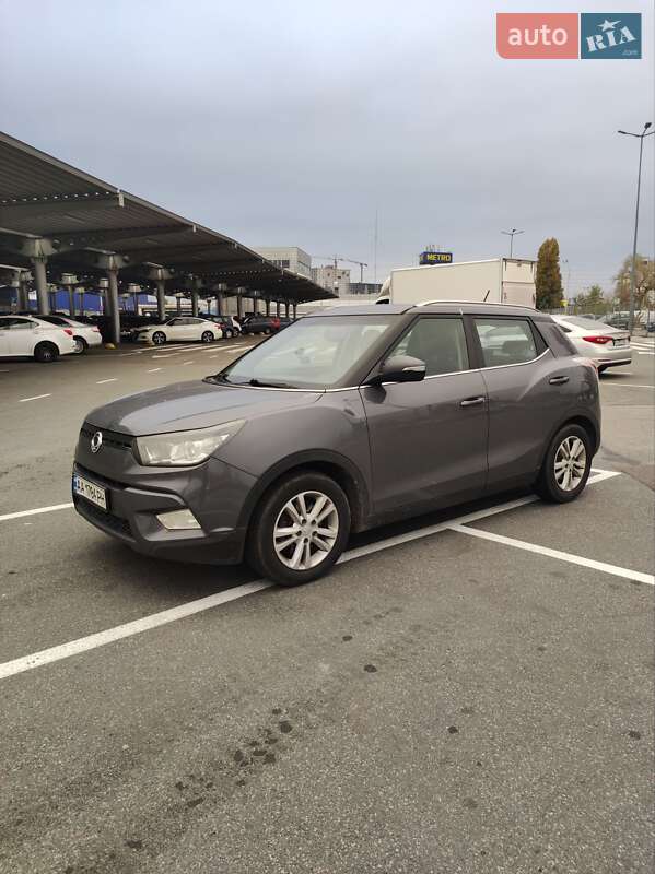Внедорожник / Кроссовер SsangYong Tivoli 2016 в Киеве