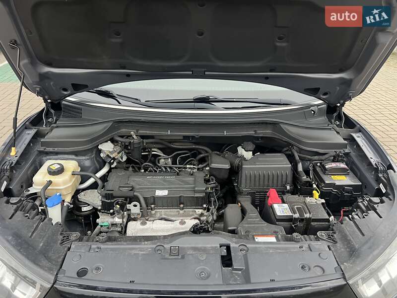 Внедорожник / Кроссовер SsangYong Tivoli 2016 в Киеве