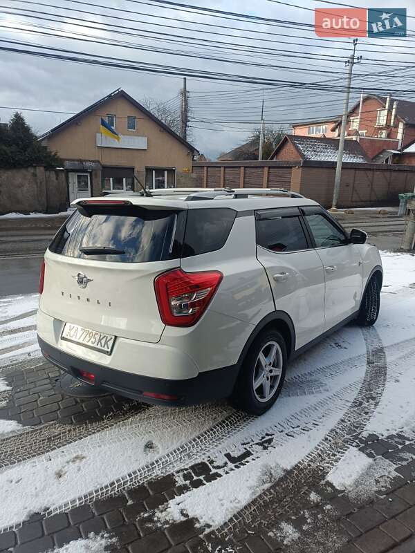Внедорожник / Кроссовер SsangYong Tivoli 2019 в Киеве