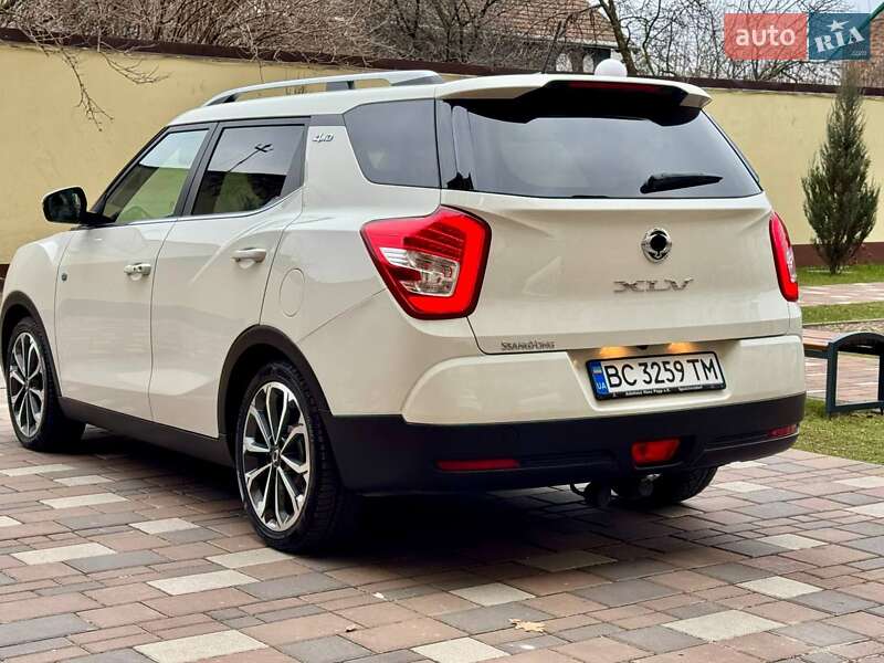 Внедорожник / Кроссовер SsangYong XLV 2016 в Стрые