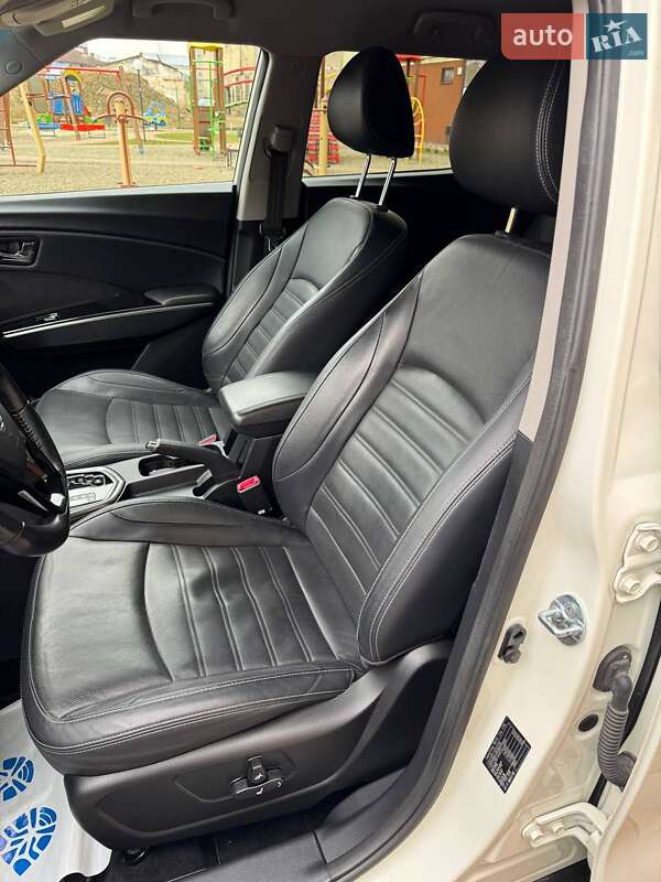 Внедорожник / Кроссовер SsangYong XLV 2016 в Стрые