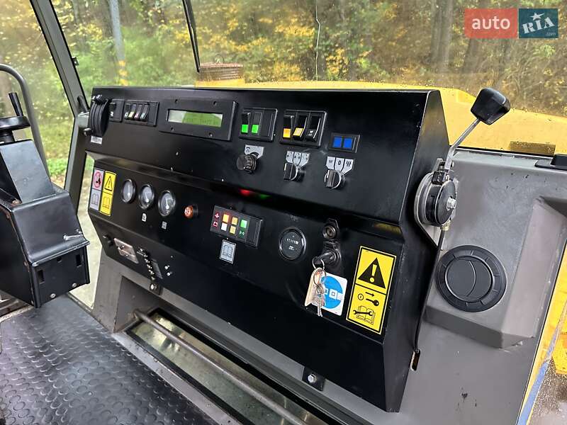 Дорожный каток Stavostroj VH-950 2000 в Хусте