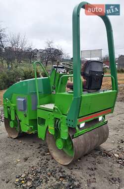 Дорожный каток Stavostroj VSH-300 2001 в 