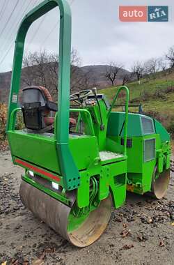 Дорожный каток Stavostroj VSH-300 2001 в 