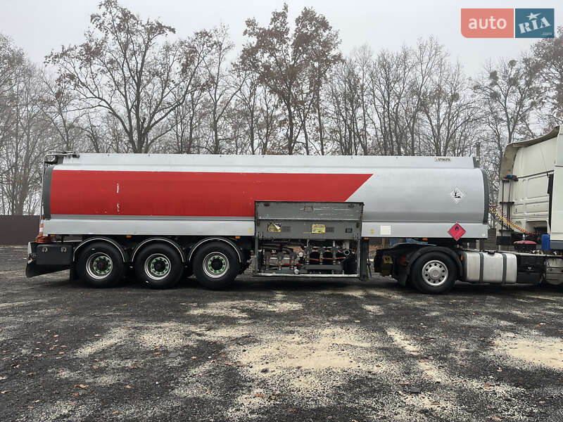 Цистерна напівпричіп Stokota 3NC38 2002 в Обухові