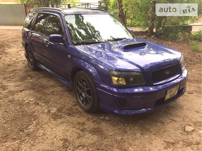Subaru Forester 2004 року
