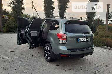 Позашляховик / Кросовер Subaru Forester 2017 в Чернівцях