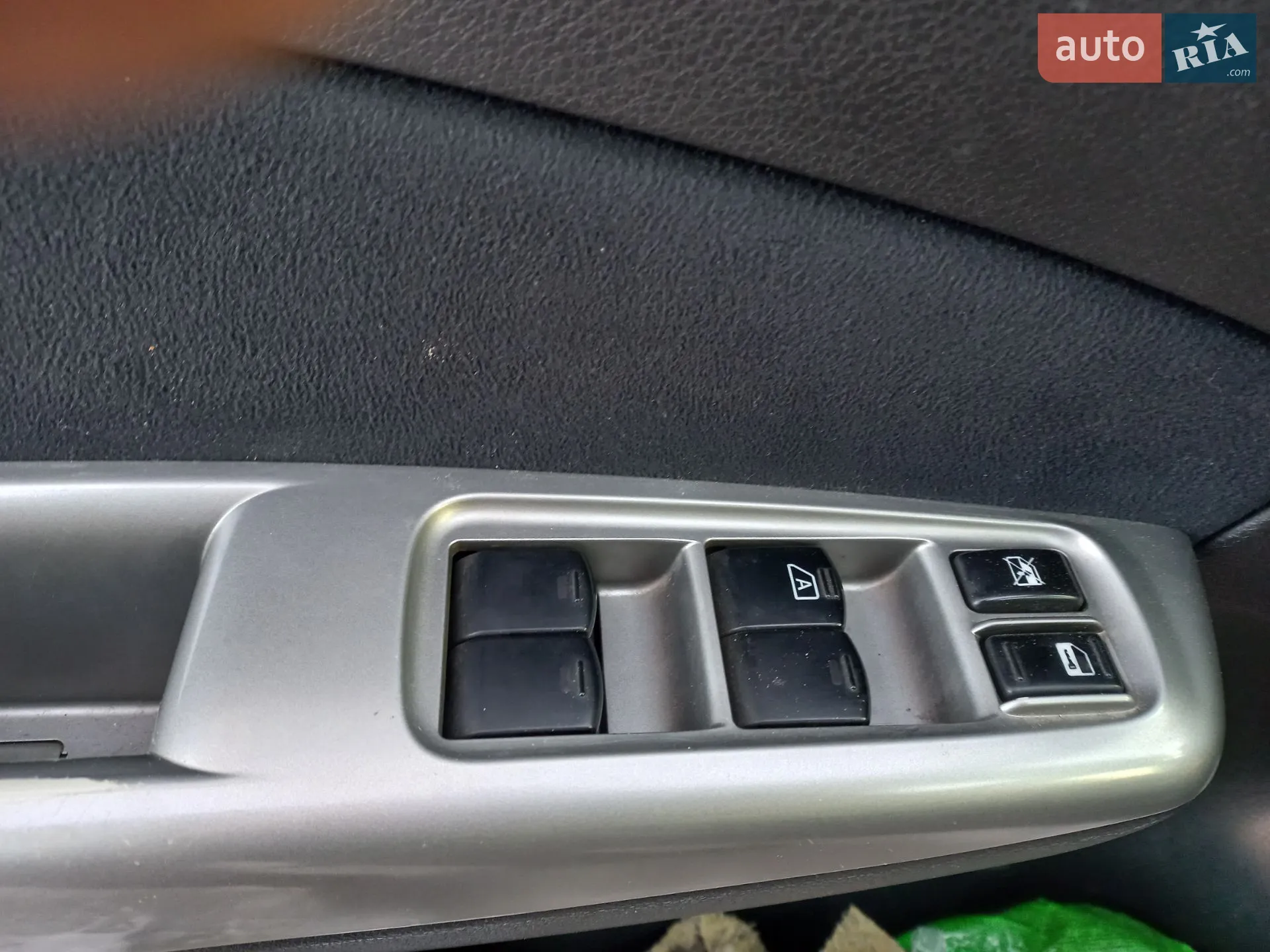 2010 Subaru Forester - мініатюра 29