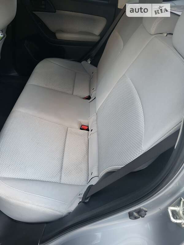 Позашляховик / Кросовер Subaru Forester 2017 в Києві