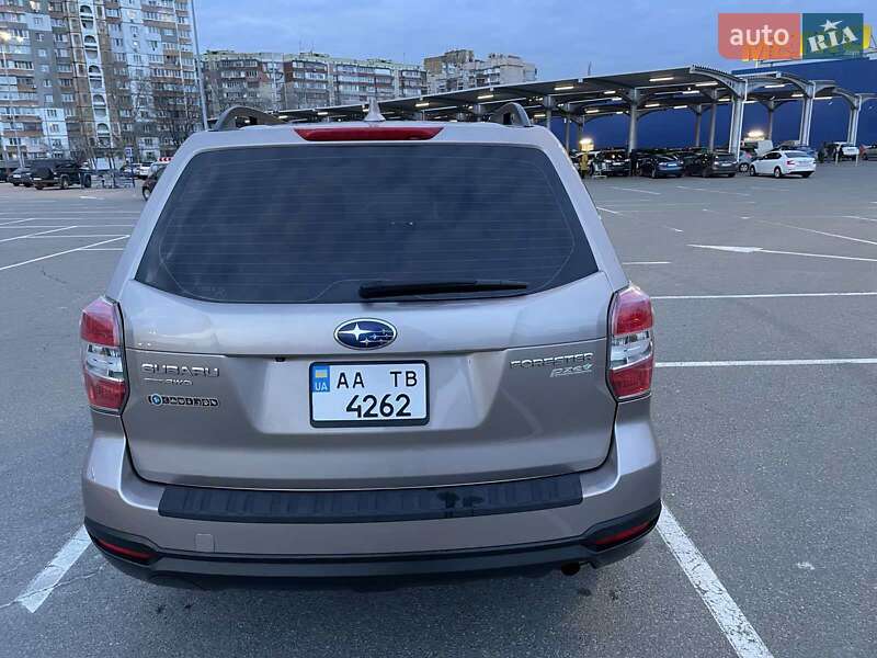 Позашляховик / Кросовер Subaru Forester 2016 в Києві