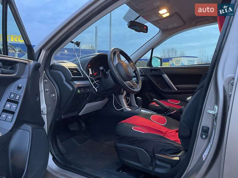 Позашляховик / Кросовер Subaru Forester 2016 в Києві