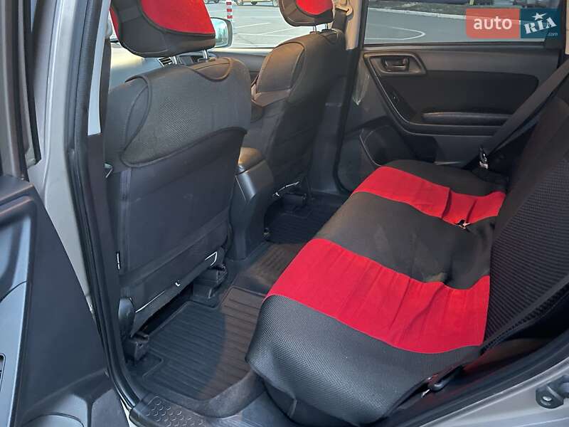 Позашляховик / Кросовер Subaru Forester 2016 в Києві