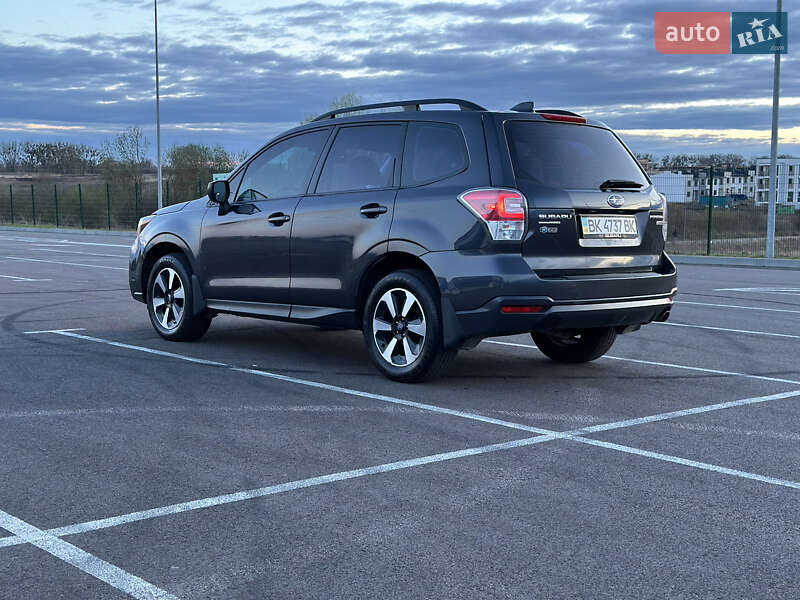 Позашляховик / Кросовер Subaru Forester 2017 в Рівному