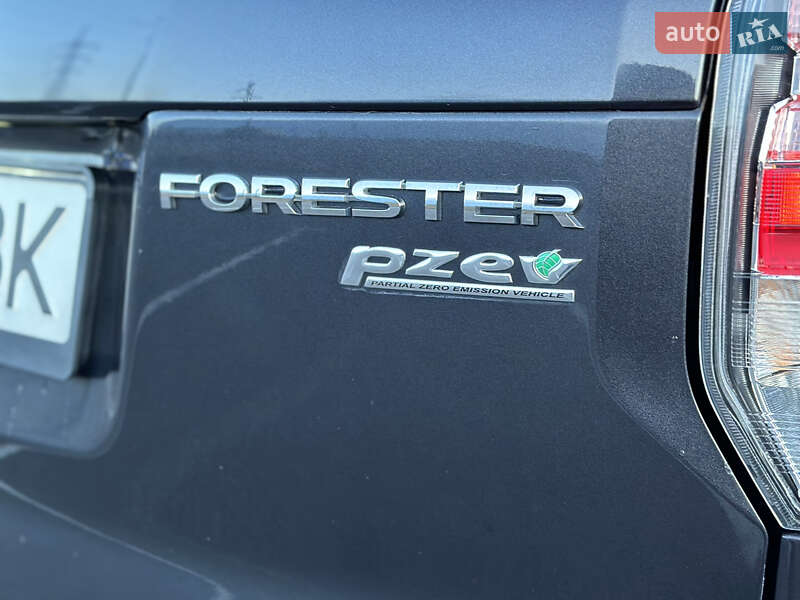 Позашляховик / Кросовер Subaru Forester 2017 в Рівному