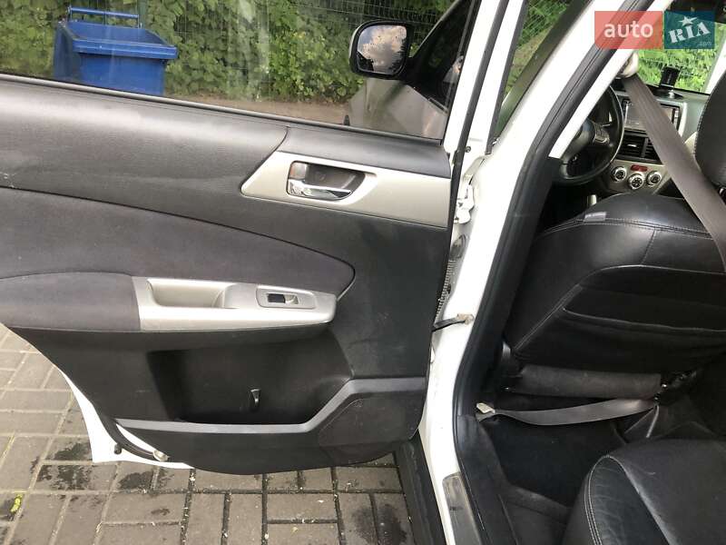 Позашляховик / Кросовер Subaru Forester 2010 в Києві