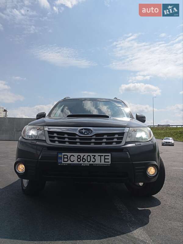 Внедорожник / Кроссовер Subaru Forester 2012 в 